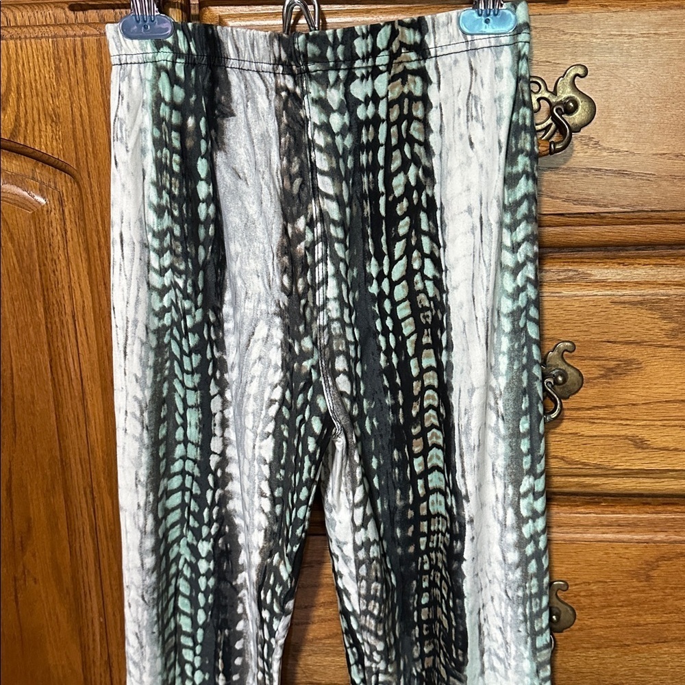 Soft Brushed Fabric Tie Dye Look Leggings - OS - Picture 7 of 10